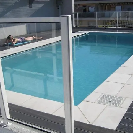 Barberis - Beau 2p Dans Avec Piscine